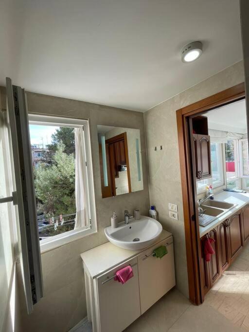 Chic City Retreat - Stylish Apartment In Bllok, تيرانا المظهر الخارجي الصورة
